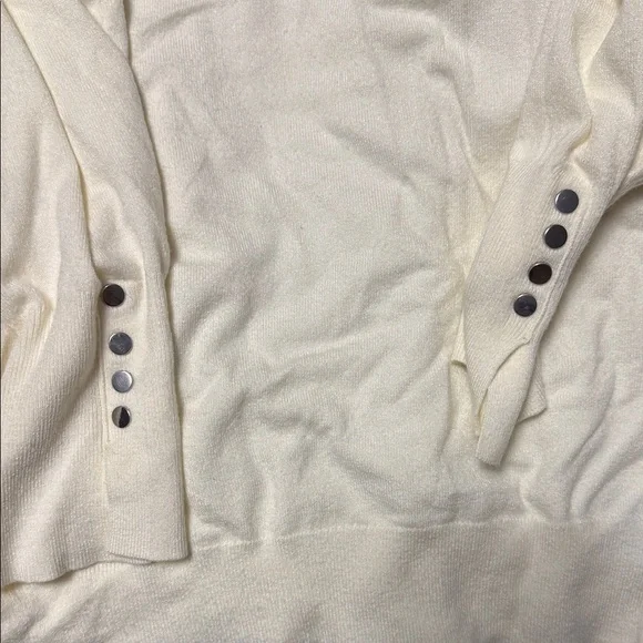 Elegant Black and Cream Turtleneck Sweater Set - Picture 3 of 5